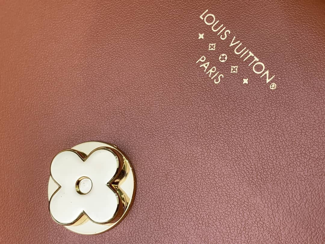 L0vis Vvtt0n Pont 9 Soft Calfskin Leather Red M55948 Replica Crossbody Bag