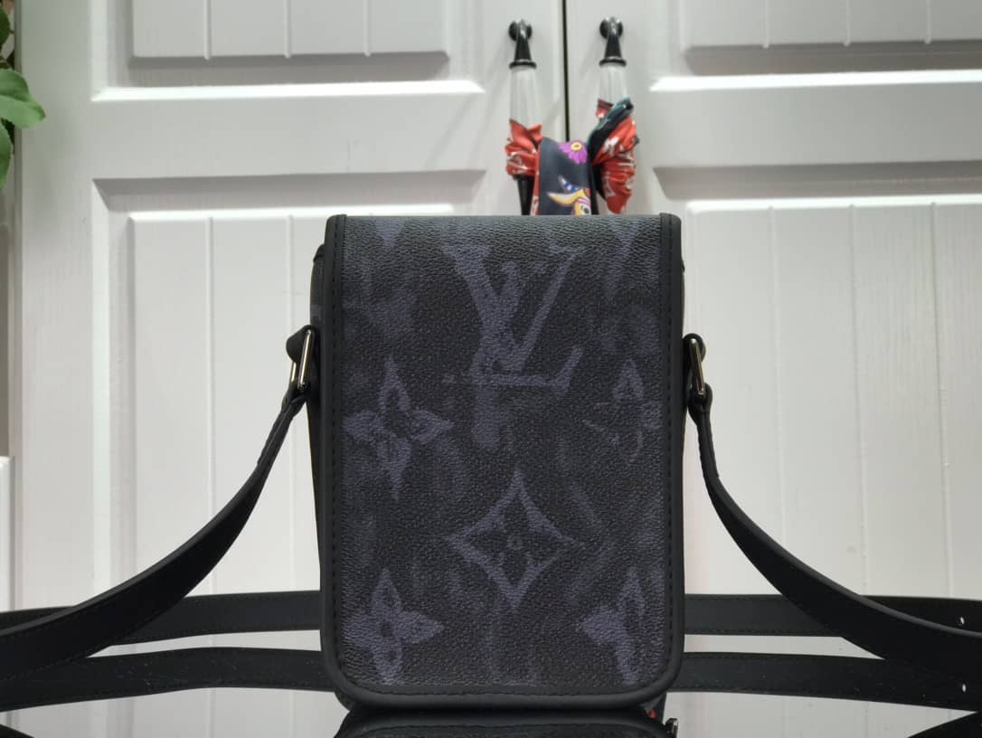 L0vis Vvtt0n Monogram Pastel Noir Canvas Replica Messenger Bag M45650