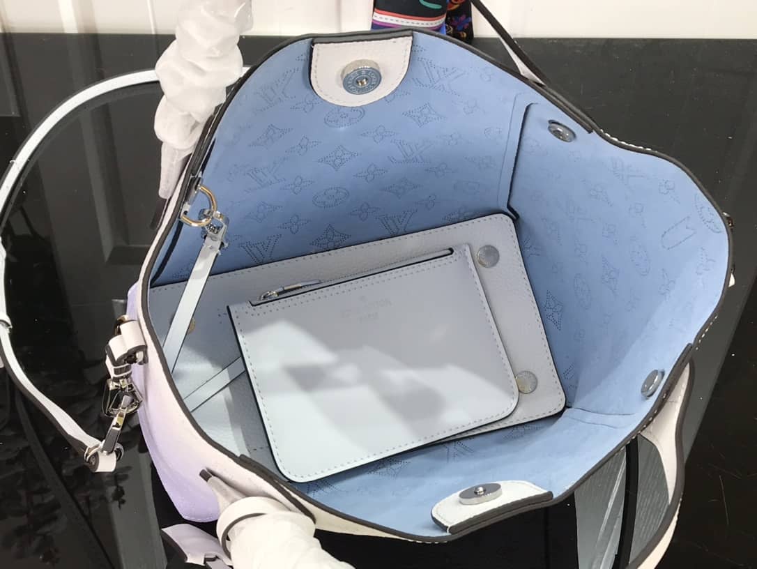 L0vis Vvtt0n Hina PM Mahina Leather Bag Replica Blue M54350