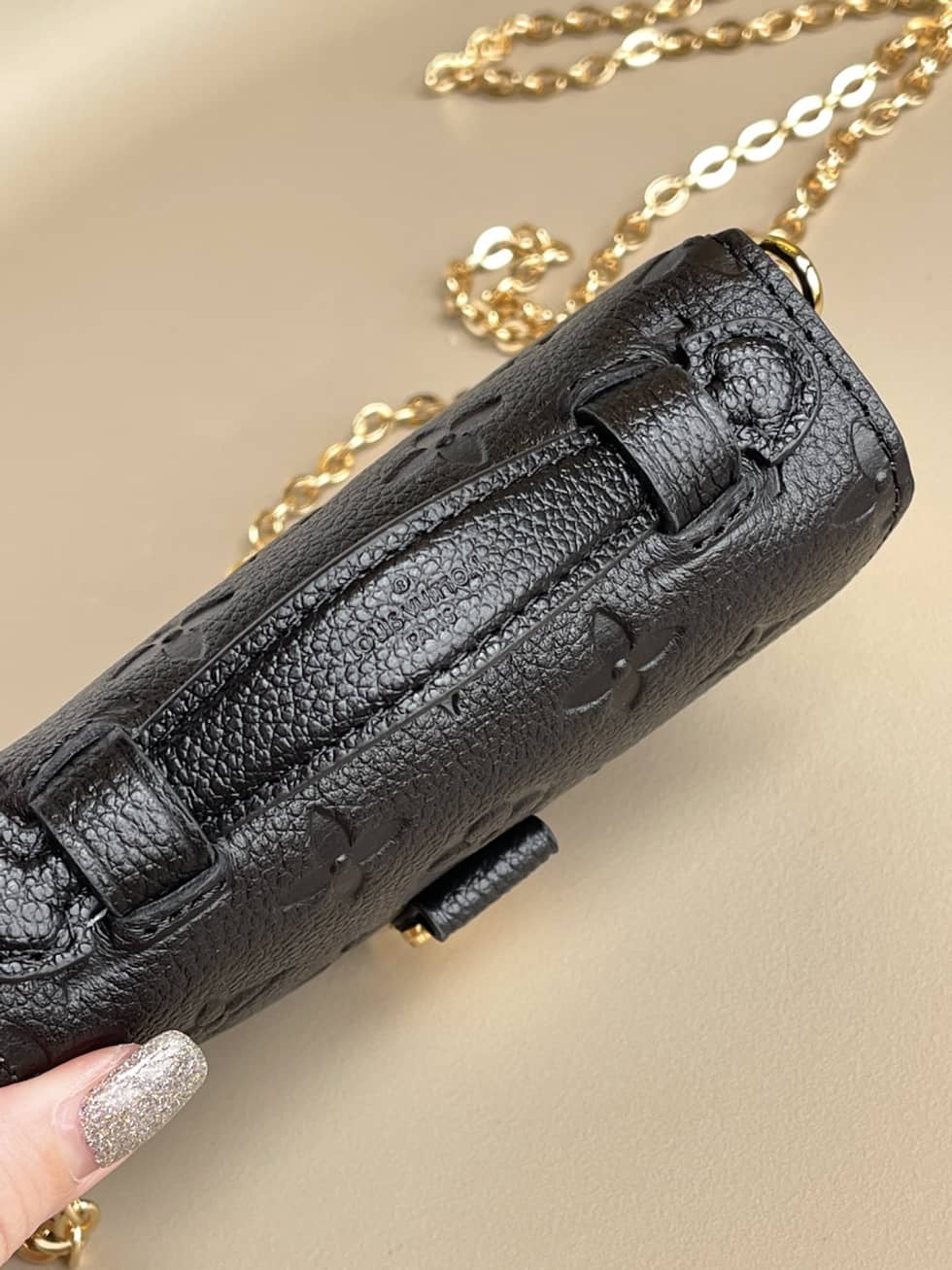 L0vis Vvtt0n Micro Métis Monogram Empreinte Leather 2WAY Chain M81389 Replica Crossbody Bag