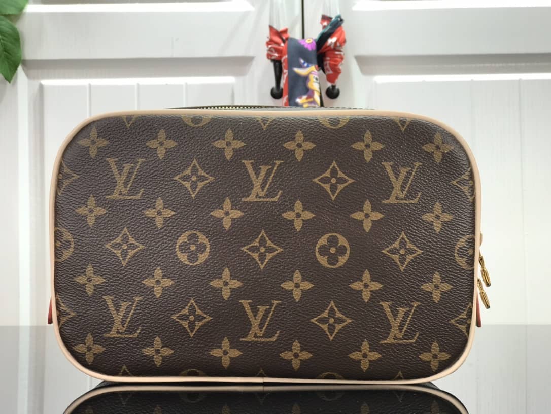 High Quality Designer LV Wash Bag Wholesale
