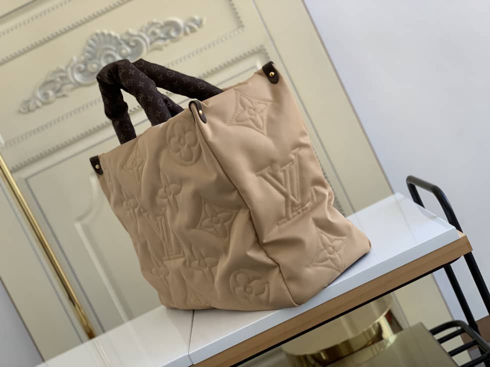 L0vis Vvtt0n Onthego GM Nylon Monogram Pilow Giant Beige M59007 Replica Tote