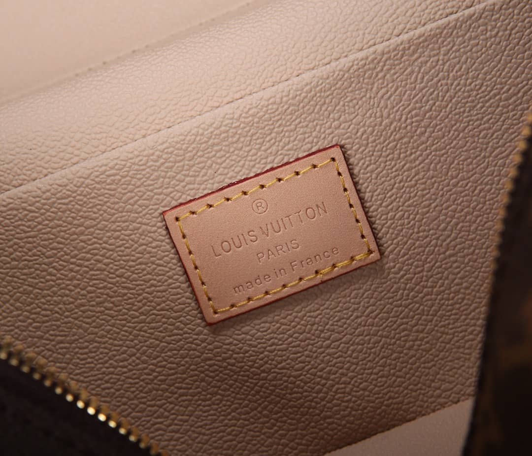 L0vis Vvtt0n Monogram Canvas Nice Mini Beauty Case Replica M44495