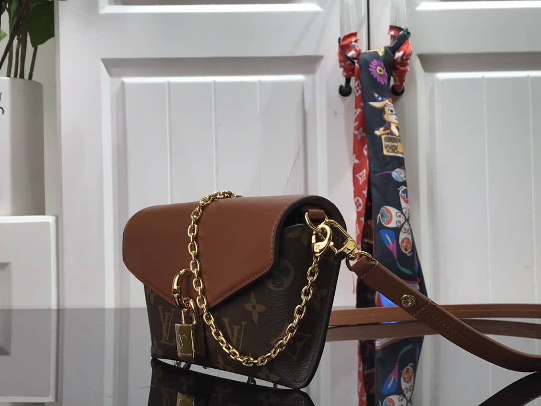 L0vis Vvtt0n Padlock On Strap Monogram Replica Shoulder Bag Brown M80559