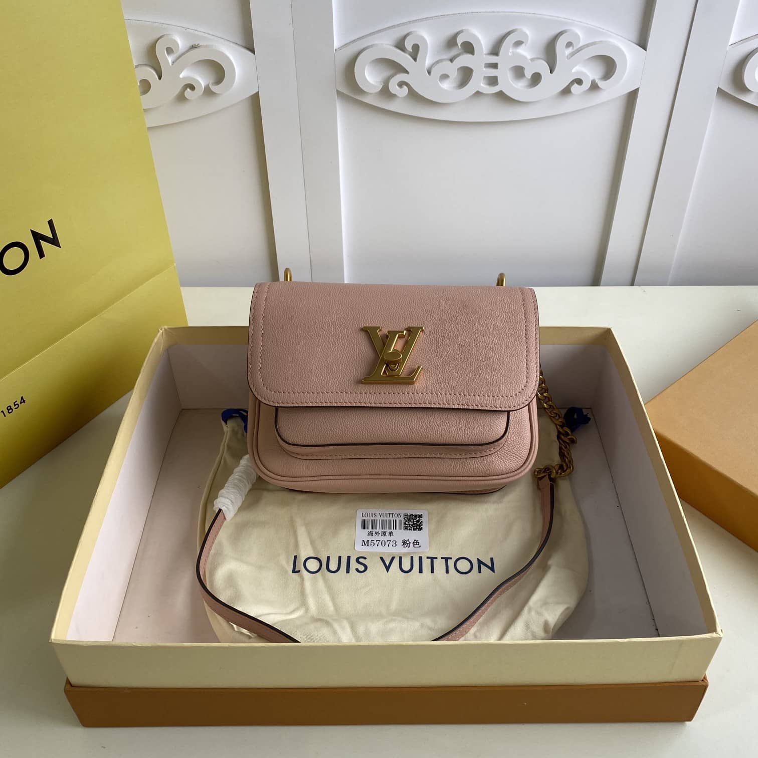L0vis Vvtt0n Lockme Chain PM Replica Bag Pink M57073