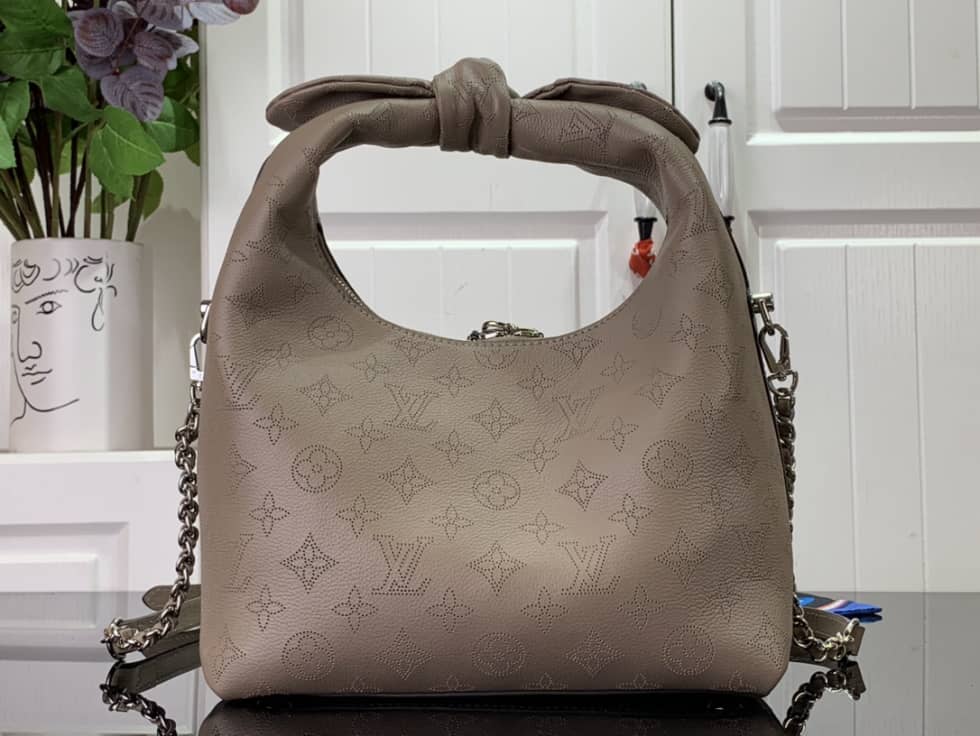 L0vis Vvtt0n Why Knot PM Mahina Leather M20701 Replica Hobo