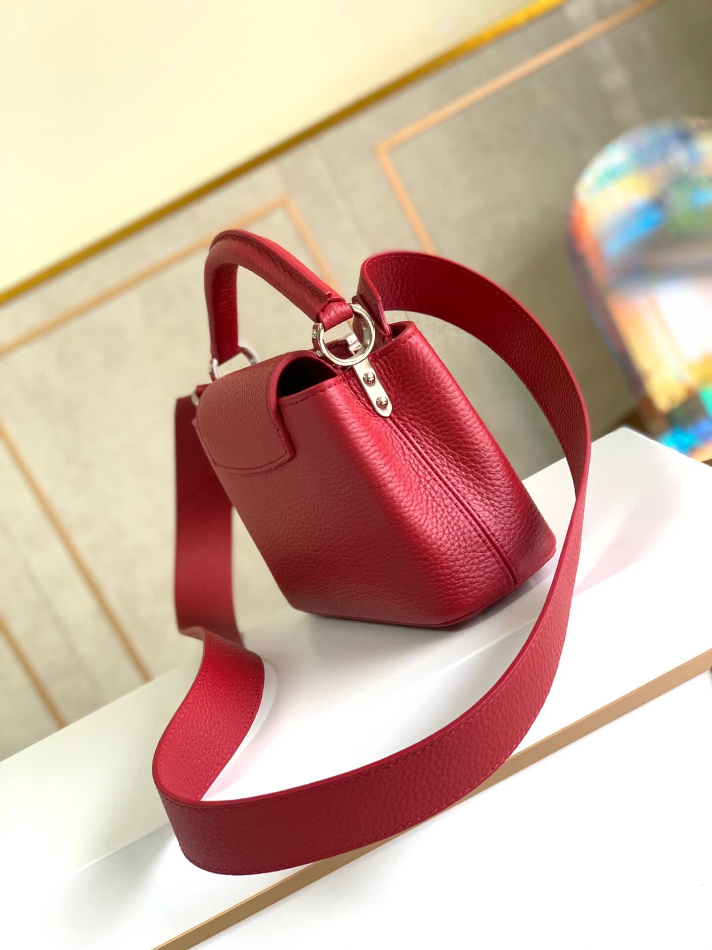 L0vis Vvtt0n Taurillon Leather Capucines Mini Replica Bag Red M55985