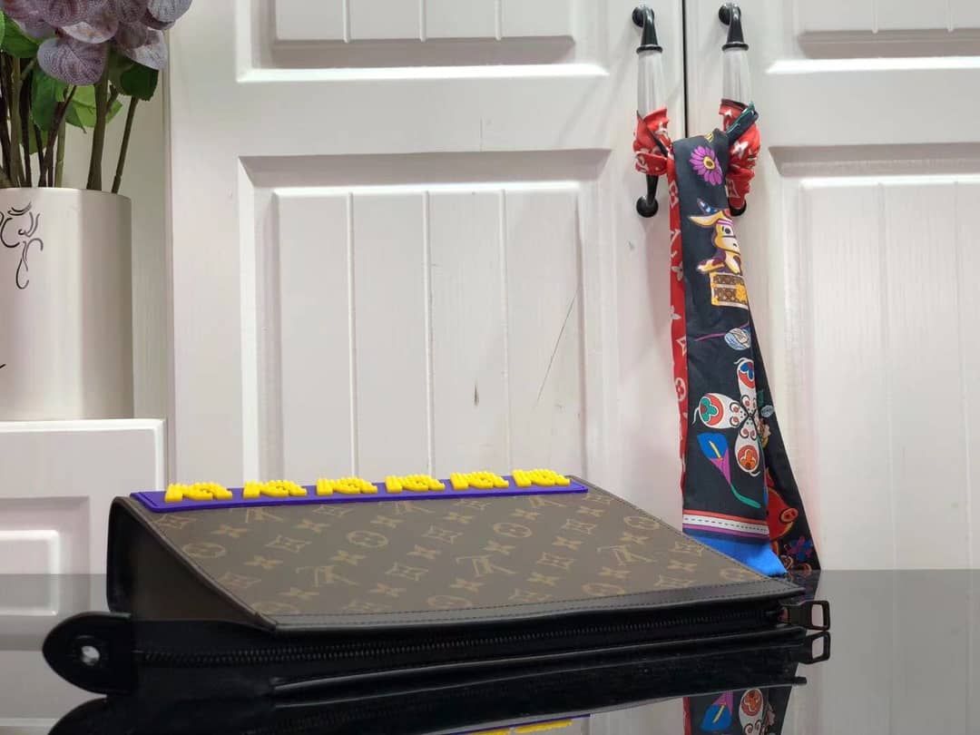 L0vis Vvtt0n Monogram Eclipse Canvas Replica Pochette Voyage MM Brown M61692