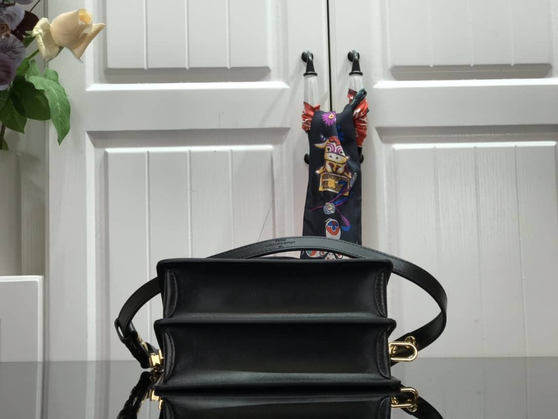 L0vis Vvtt0n Dauphine Mini Monogram Replica Crossbody Bag Black M44580