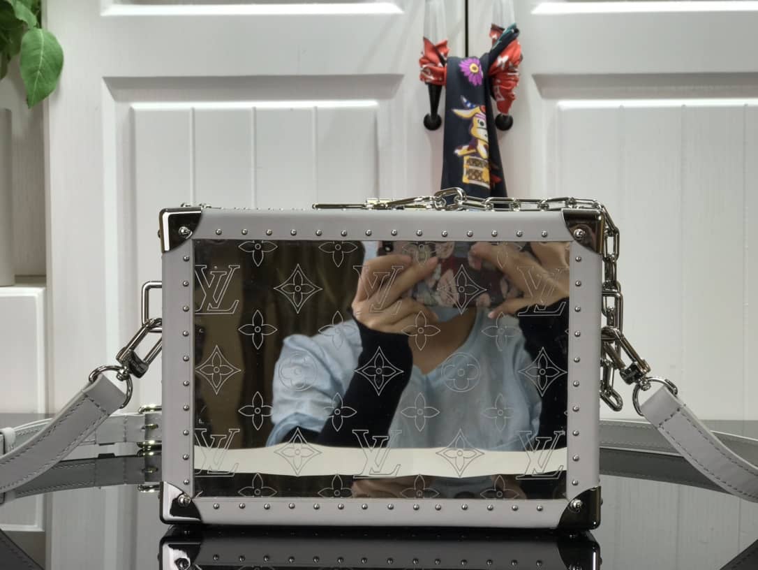 L0vis Vvtt0n Monogram Replica Clutch Box Yellow M20233