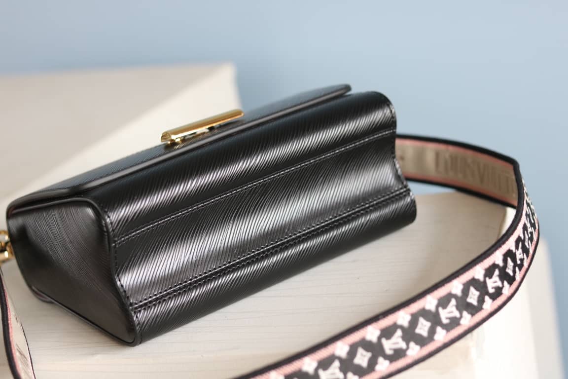 L0vis Vvtt0n Textured Epi Leather Twist Series Bag Black