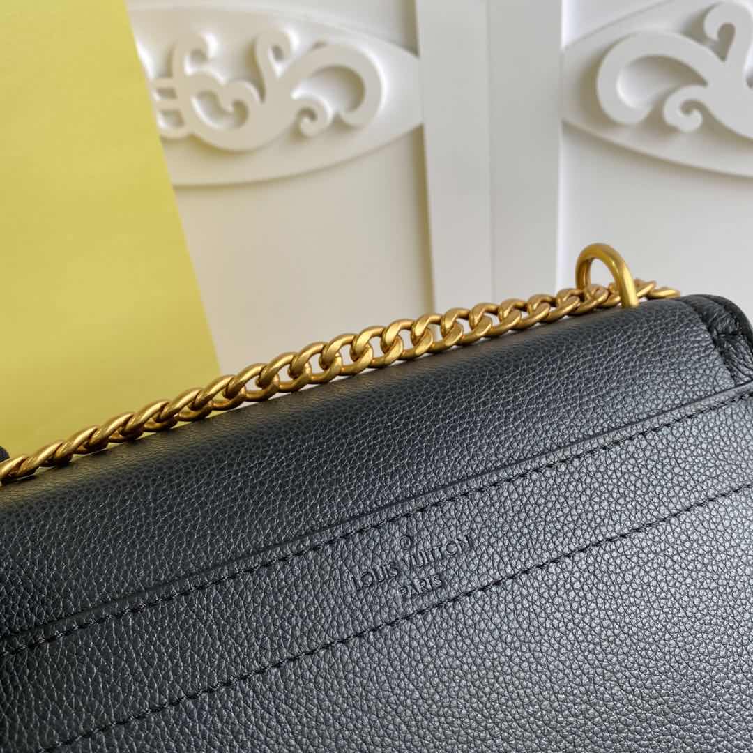 L0vis Vvtt0n Lockme Chain PM Replica Handbag Black M57073