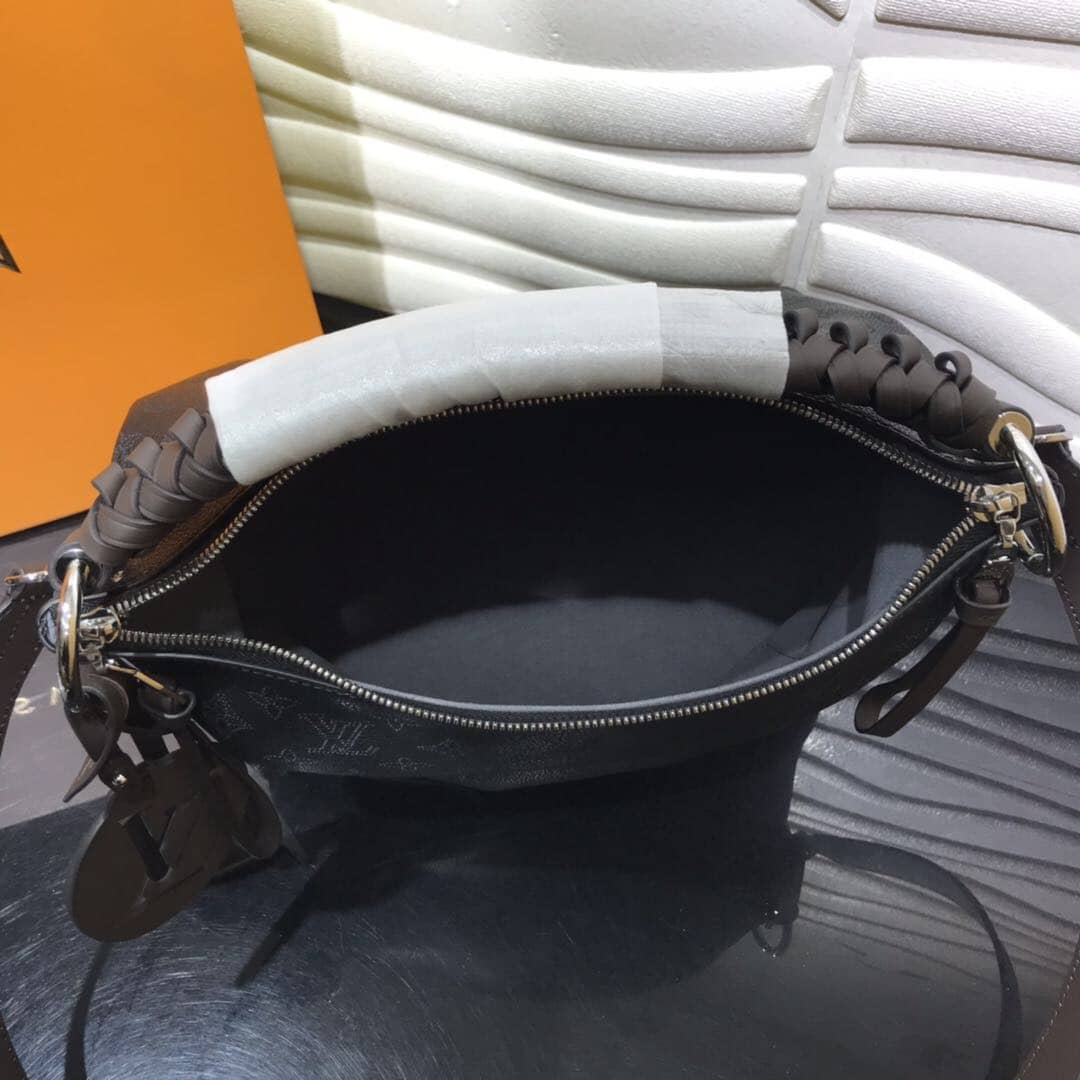 L0vis Vvtt0n Beaubourg Hobo MM Mahina Leather Replica Black M56073