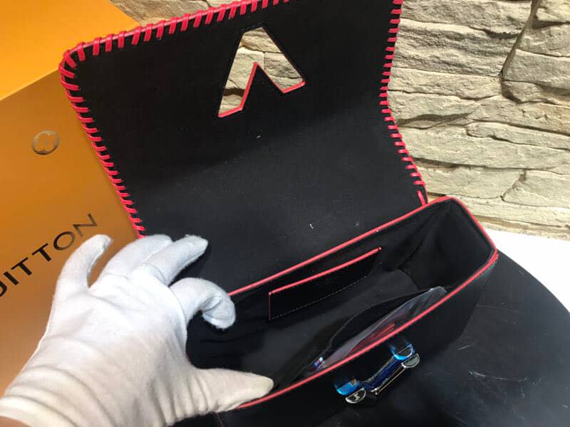 L0vis Vvtt0n Twist MM AAA Fake Leather Chain Shoulder Bag