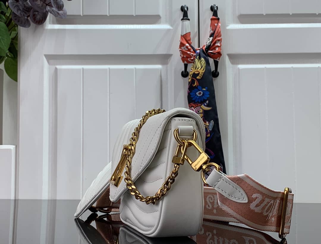 L0vis Vvtt0n New Wave Multi Replica Pochette White M56466