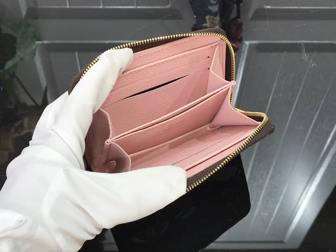 l0vis vvtt0n mini pochette accessoires u1u1enne christmas edition replica bag n60402