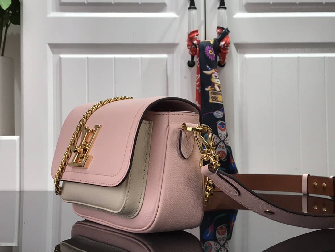 L0vis Vvtt0n Lockme Chain PM Replica Handbag Pink M57073