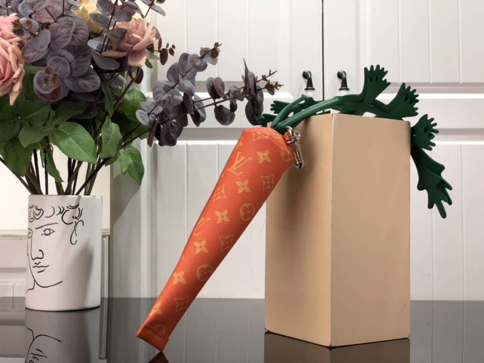 L0vis Vvtt0n Carrot Pouch Everyday Pouch Virgil Abloh 2021 M80851 Replica