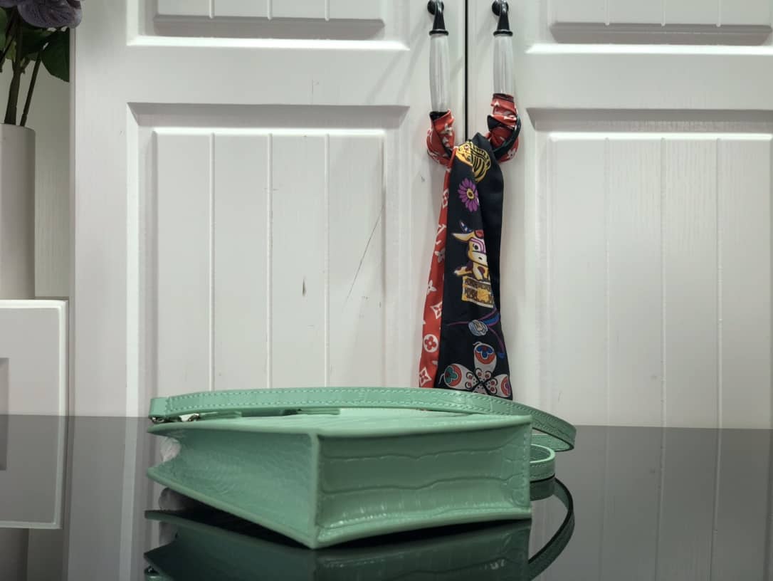 L0vis Vvtt0n Petit Sac Plat Flat Shoulder Bag Replica Green M80169