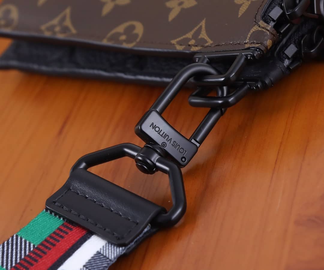 L0vis Vvtt0n Trio Pouch Taurillon M59681 Replica