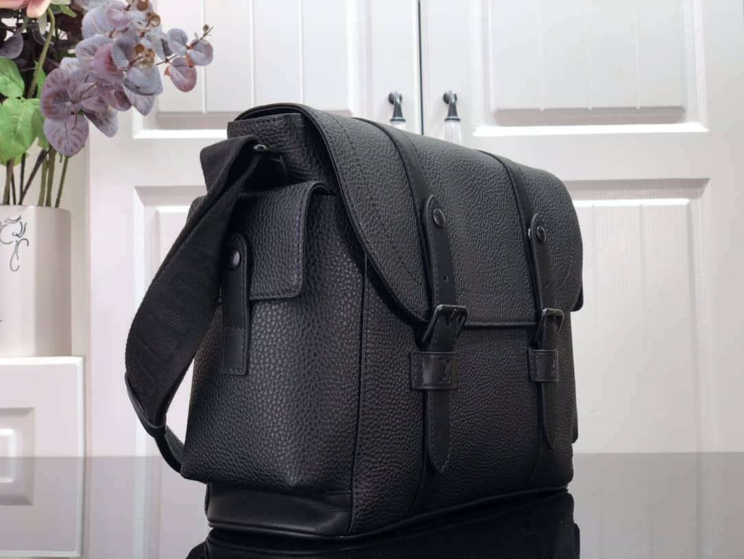 L0vis Vvtt0n Trunk Taurillon Leather Messenger Bag Replica Black M58494