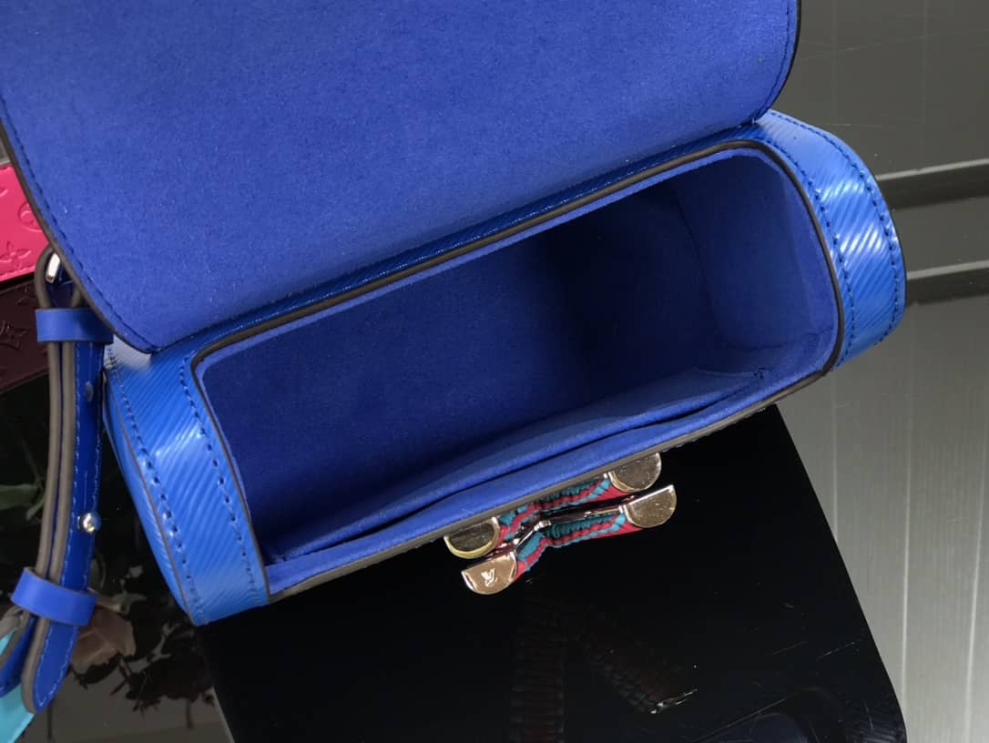 L0vis Vvtt0n Monogram Calfskin 2Way Chain Leather Replica Shoulder Bag M57669