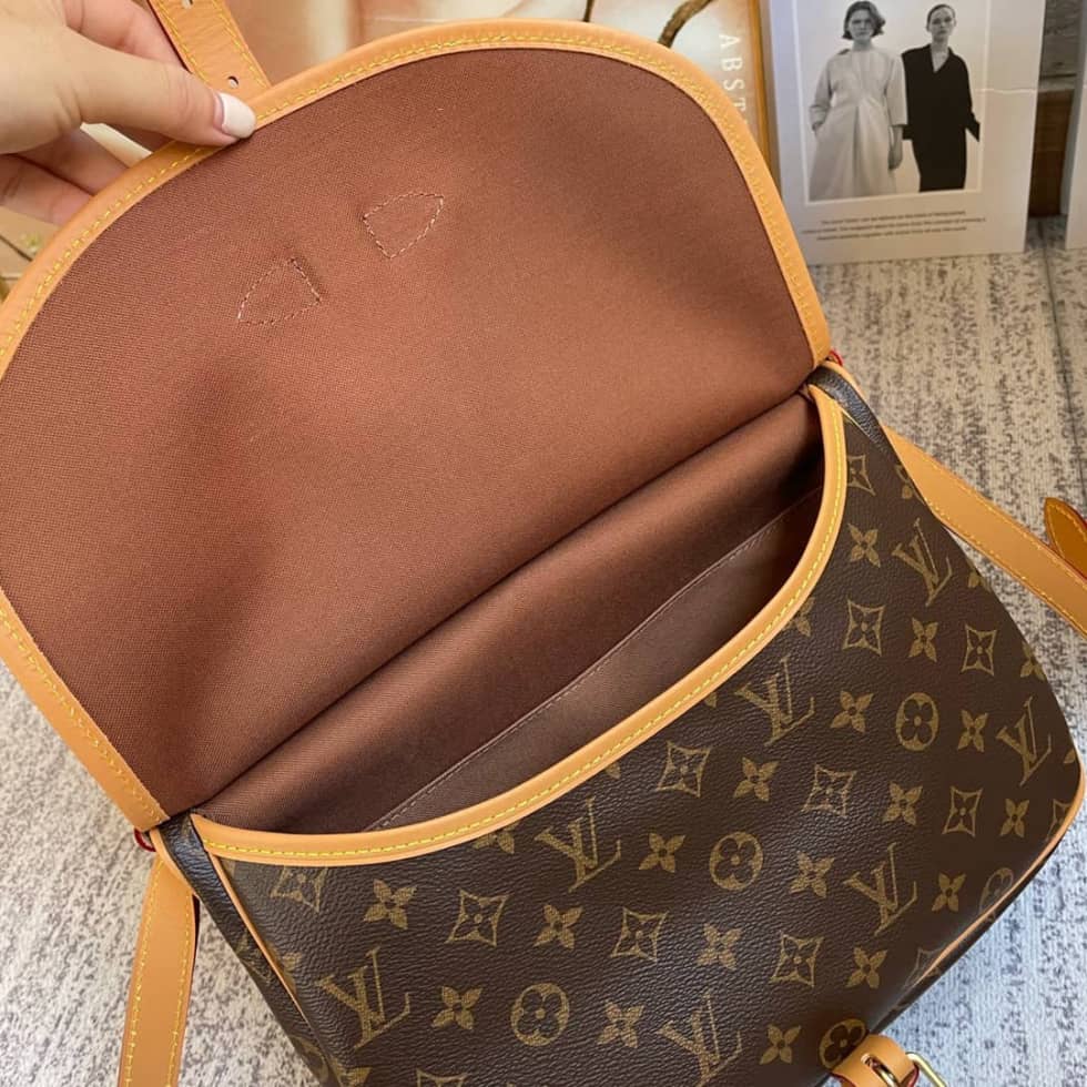 L0vis Vvtt0n Saumur Shoulder Bag PM Monogram Canvas Brown M40710 Replica