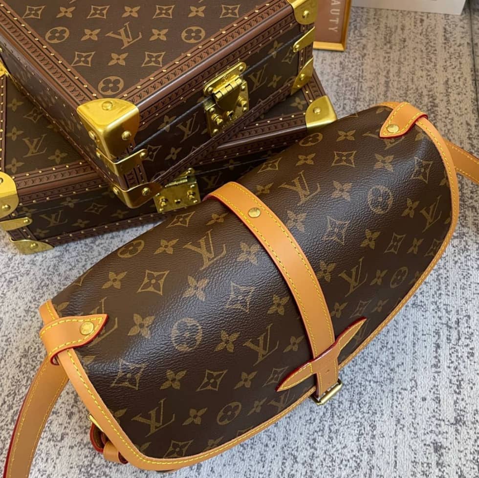 L0vis Vvtt0n Saumur Shoulder Bag PM Monogram Canvas Brown M40710 Replica