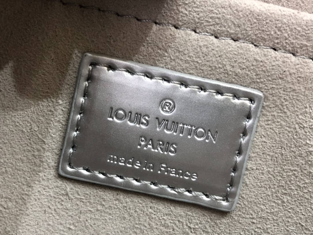 L0vis Vvtt0n Epi Leather Padlock On Strap Replica Bag Silver M80819