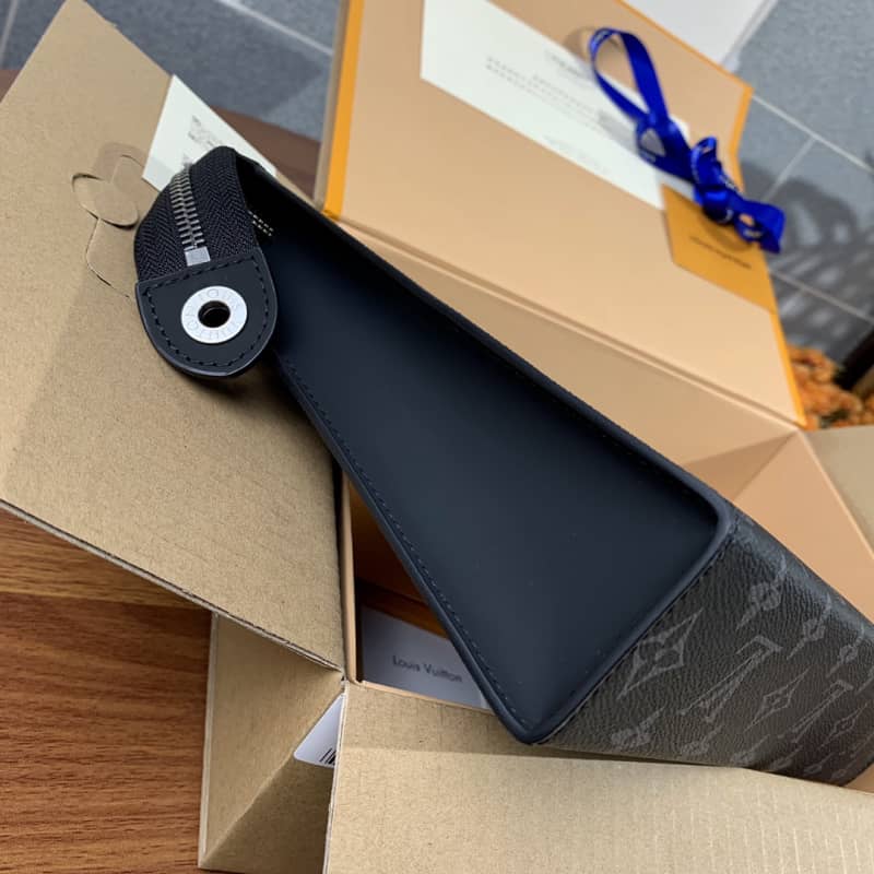 L0vis Vvtt0n Monogram Eclipse Replica Pochette Voyage Black M61692