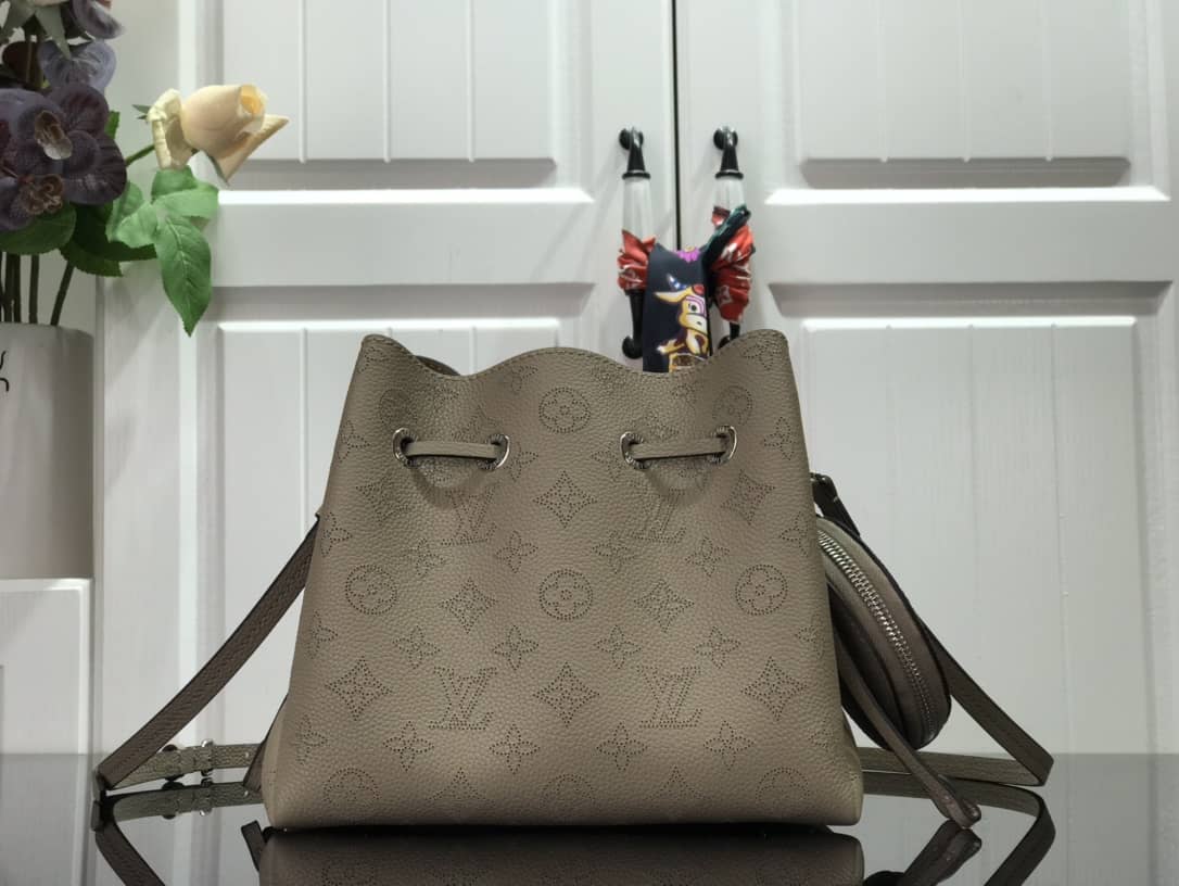 L0vis Vvtt0n Bella Mahina Magnolia Leather Replica Bag M57068