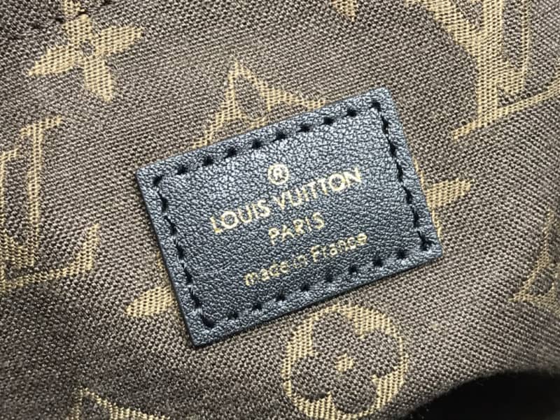 L0vis Vvtt0n Cruiser PM Calfskin Leather Replica Bag Black M57934