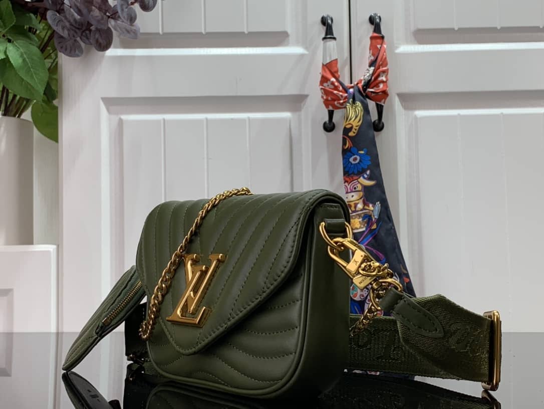 L0vis Vvtt0n New Wave Multi Replica Pochette Green M56466