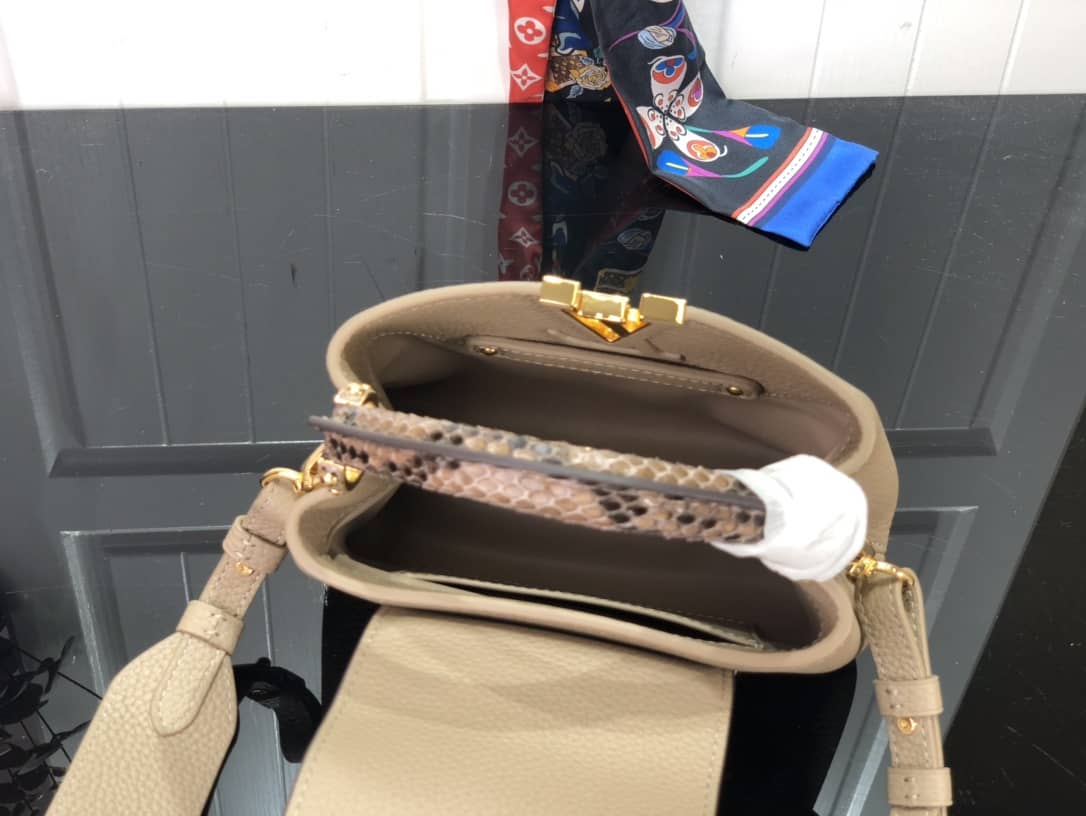 L0vis Vvtt0n Capucines Embroidery Replica Bag Gray M48865