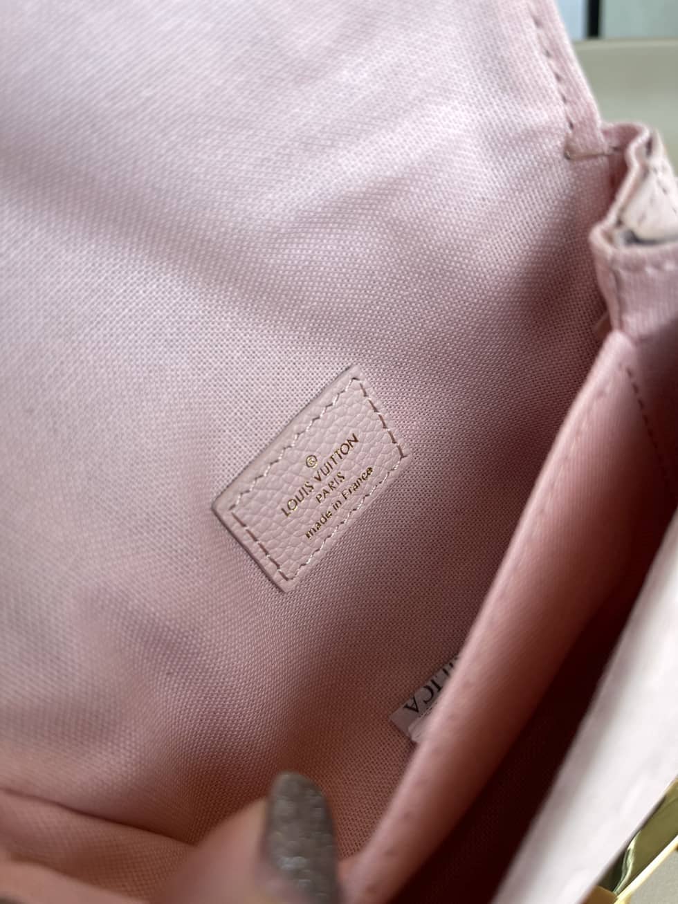 L0vis Vvtt0n Micro Métis Monogram Empreinte Leather 2WAY Chain M81389 Replica Crossbody Bag