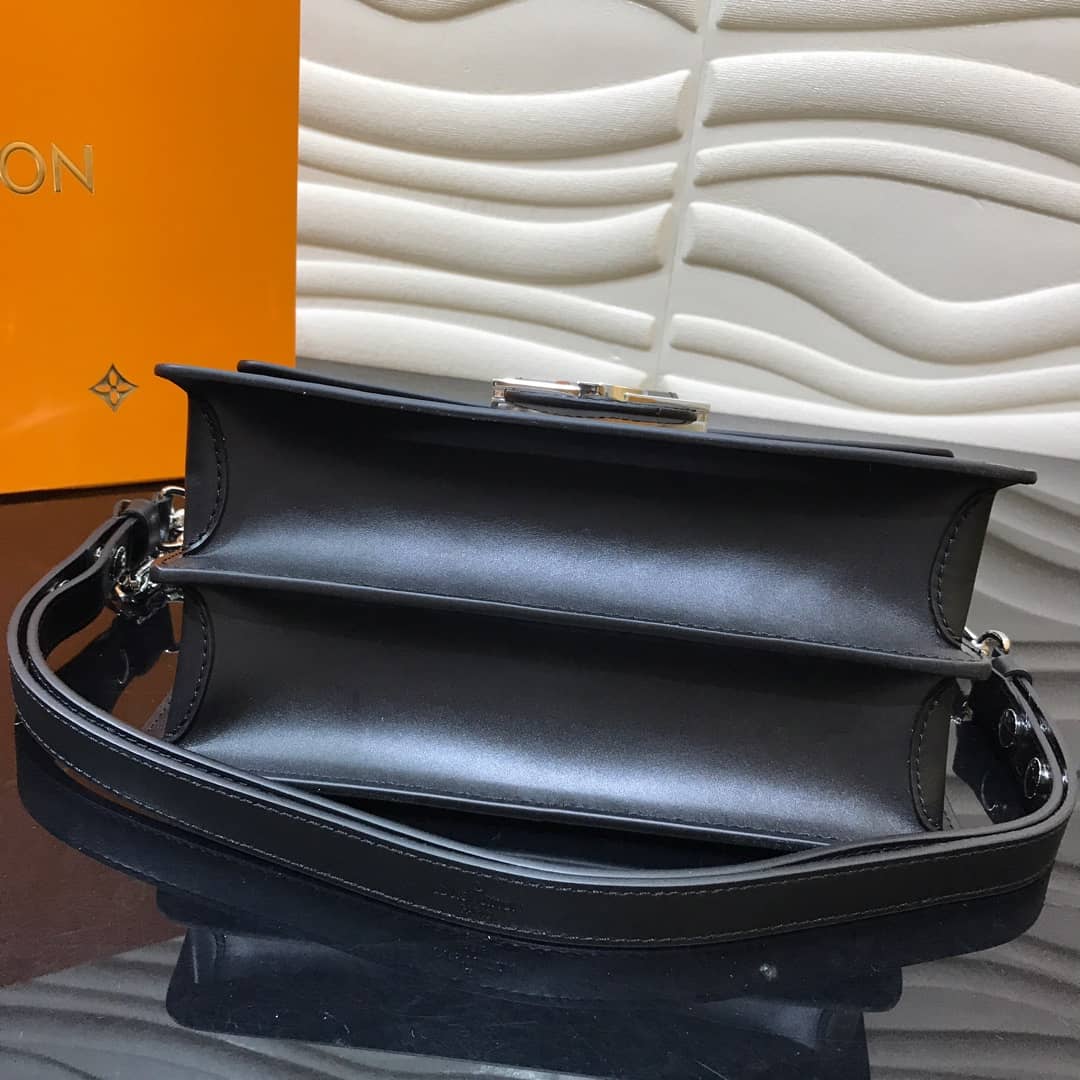 L0vis Vvtt0n Monogram MM Reverse Dauphine Shoulder Bag Replica Black M44391