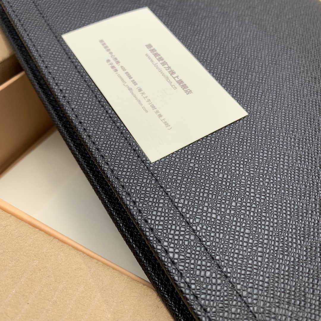 L0vis Vvtt0n Pochette Voyage MM Replica Handbag M30675