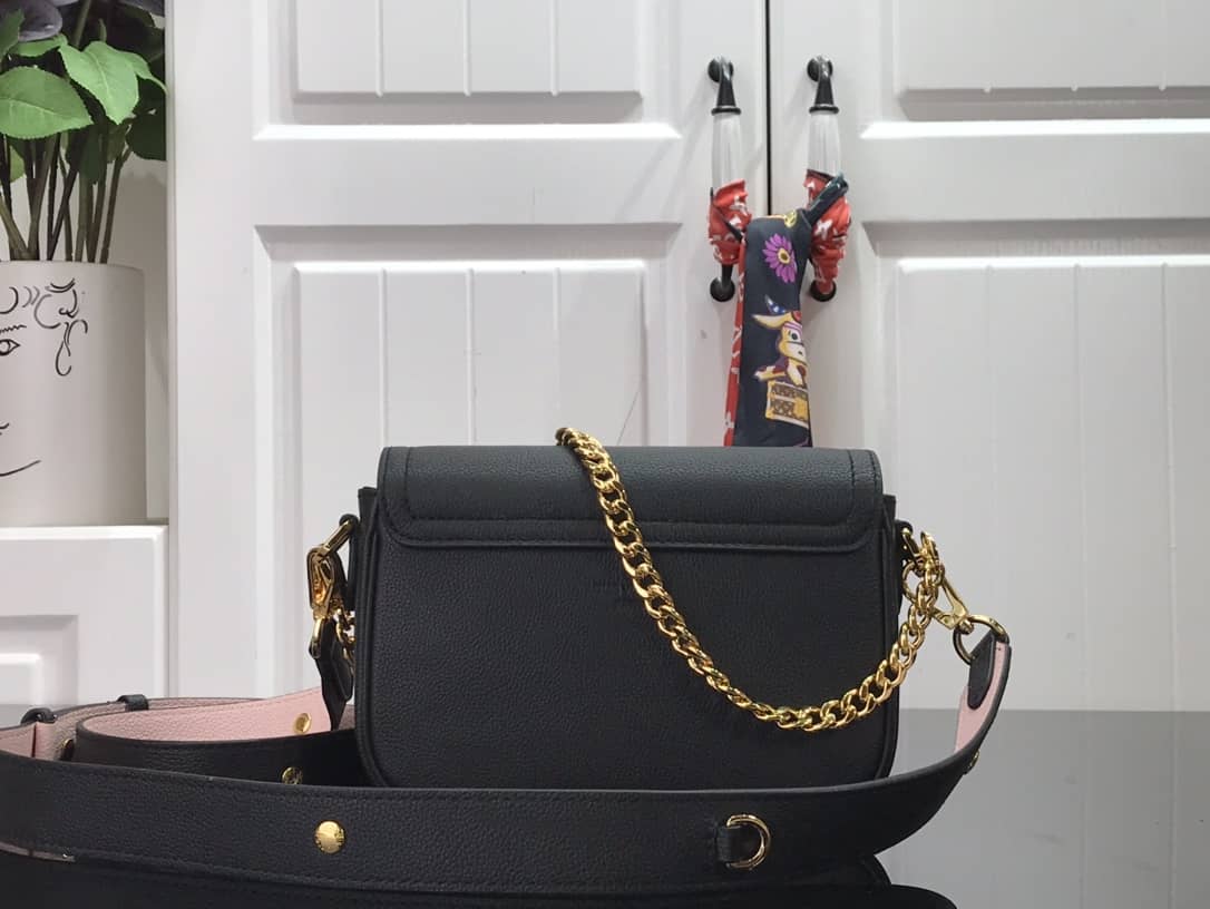 L0vis Vvtt0n Lockme Chain PM Replica Handbag Black M57073