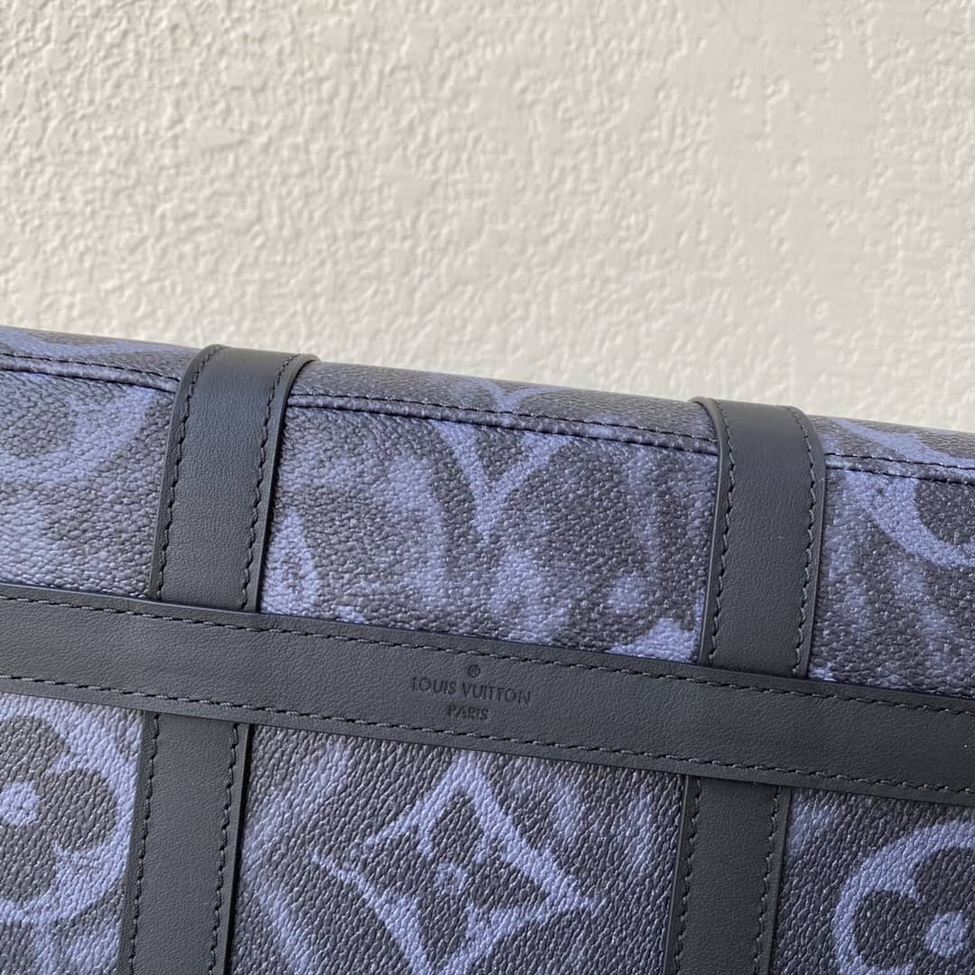 L0vis Vvtt0n Trunk Monogram Messenger Bag Replica Blue M57282