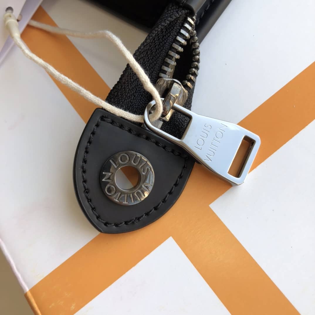 L0vis Vvtt0n Monogram Eclipse Canvas Replica Pochette Voyage MM Black M61692