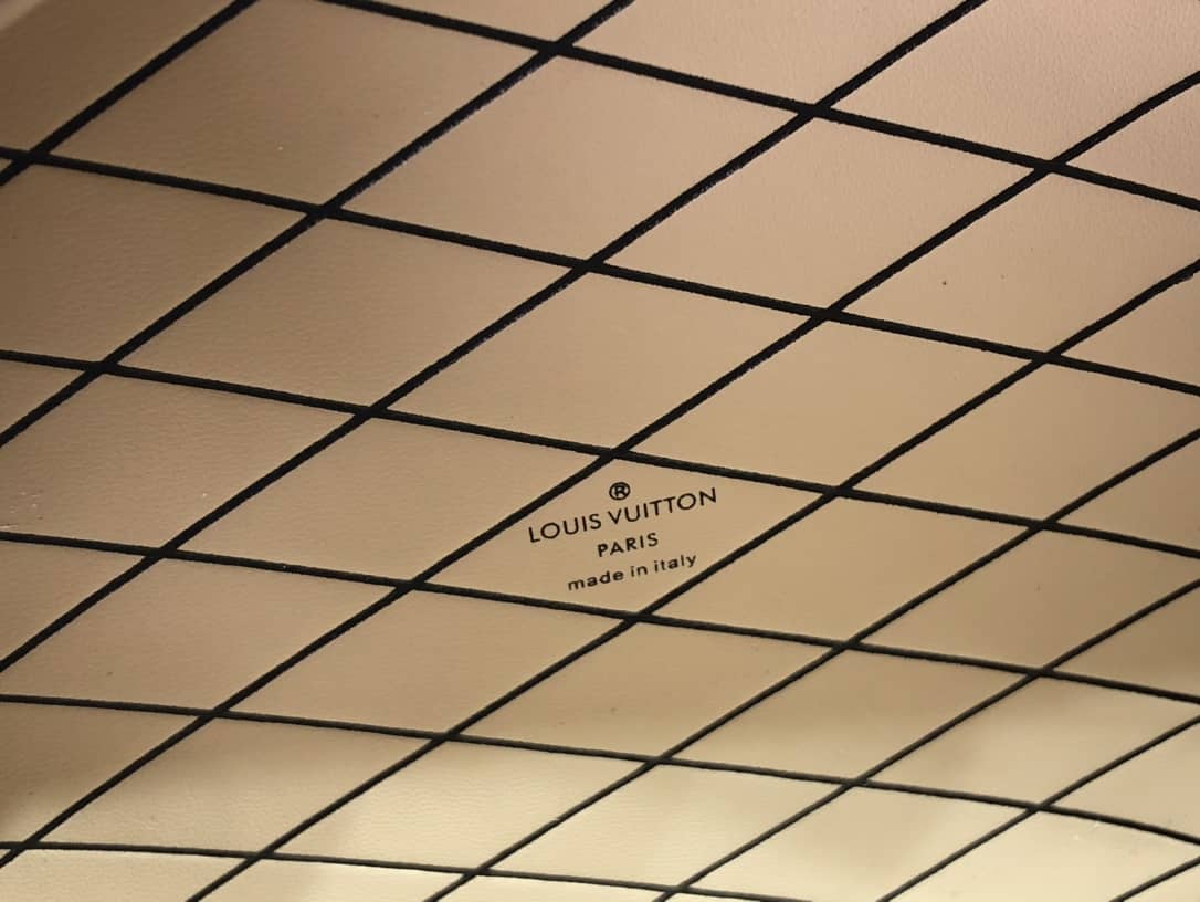 L0vis Vvtt0n Petite Boite Chapeau Crocodilien Brillant Replica Bag Red N93597