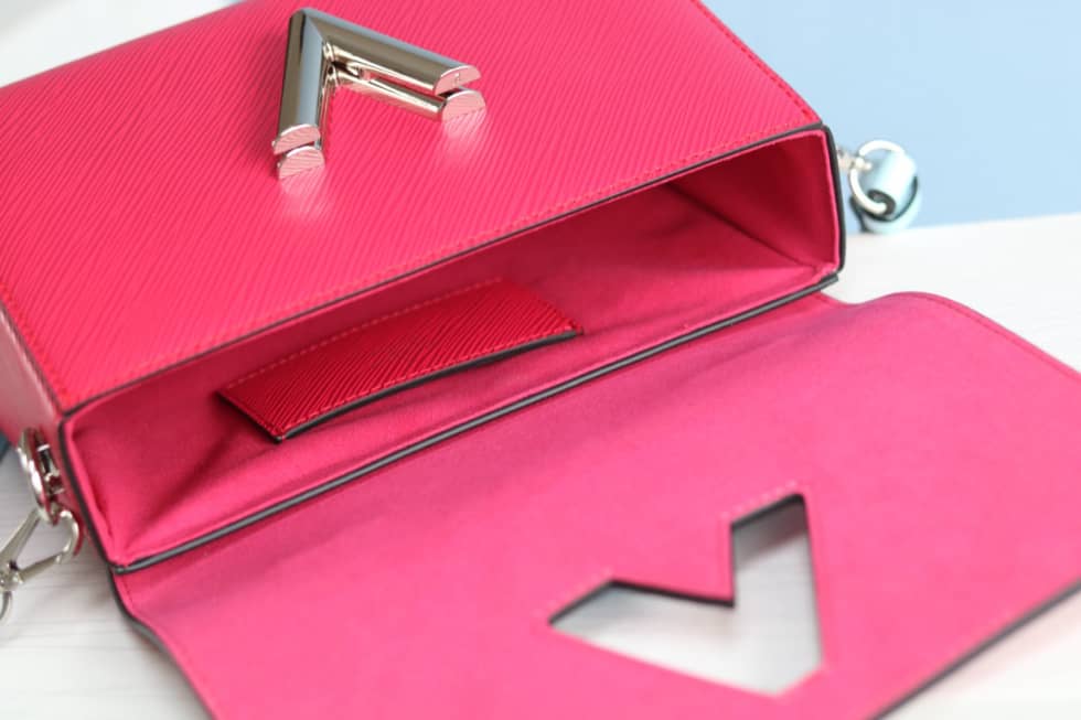 L0vis Vvtt0n Epi Twist PM Chain Red M50332 Replica Crossbody Bag