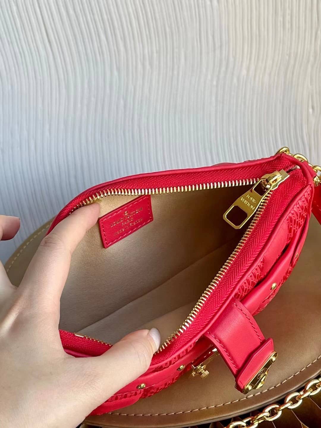 L0vis Vvtt0n Pochette Troca Red M59049 Replica Crossbody Bag