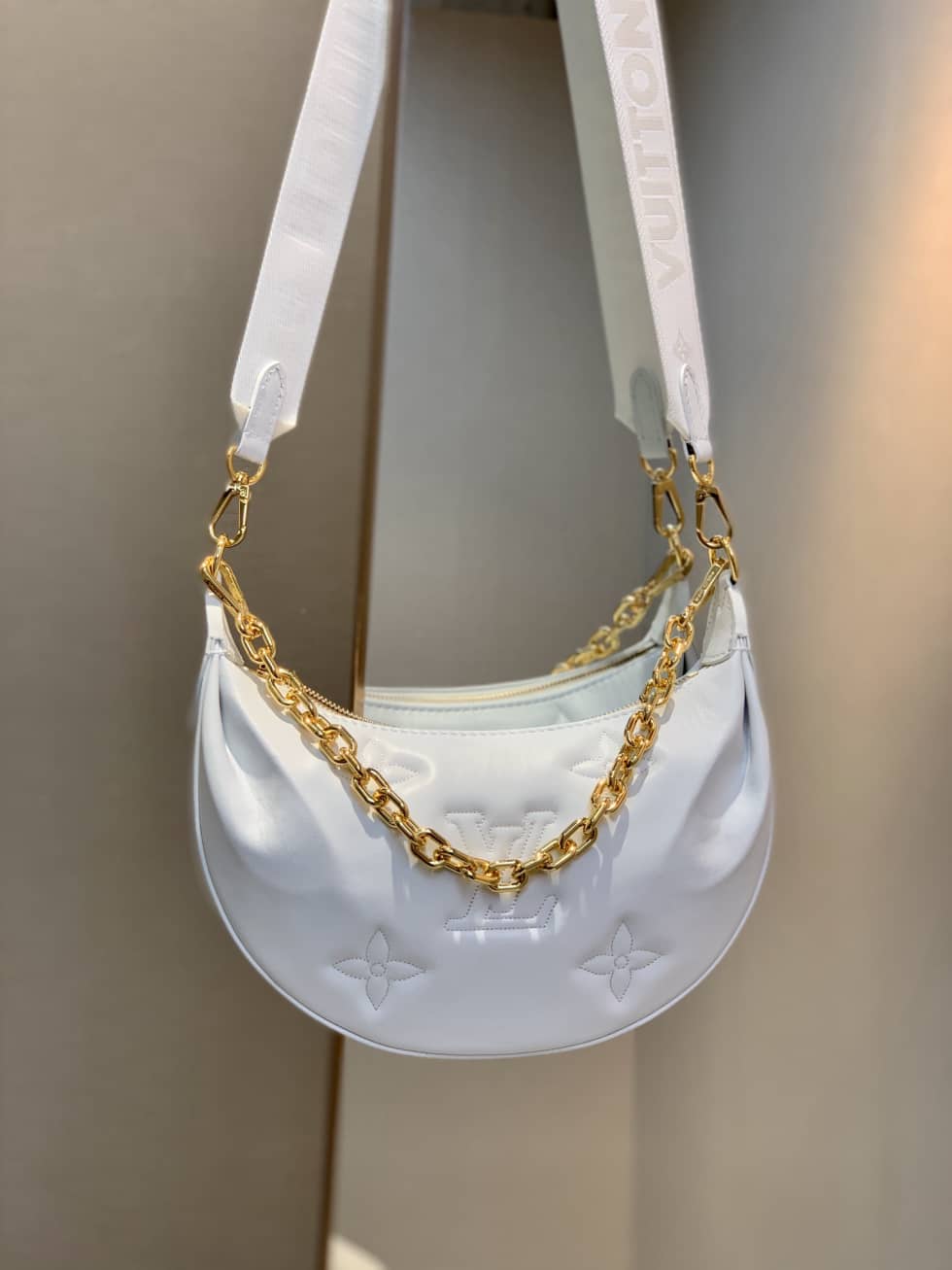 L0vis Vvtt0n Over The Moon Bubblegram White M59959 Replica Hobo