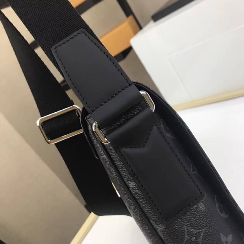 L0vis Vvtt0n District PM Monogram Eclipse Canvas Replica Shoulder Bag M44000