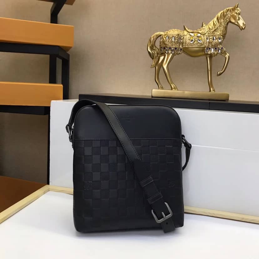 L0vis Vvtt0n District Pochette Replica Shoulder Bag N23355