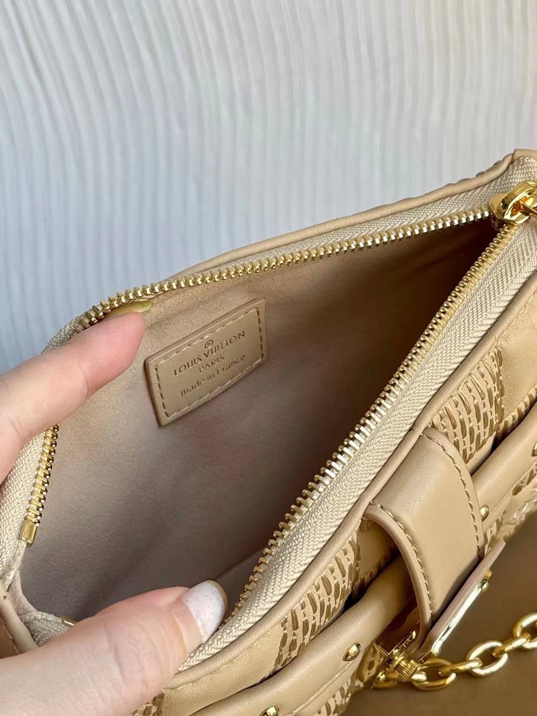 L0vis Vvtt0n Pochette Troca Beige M59048 Replica Crossbody Bag