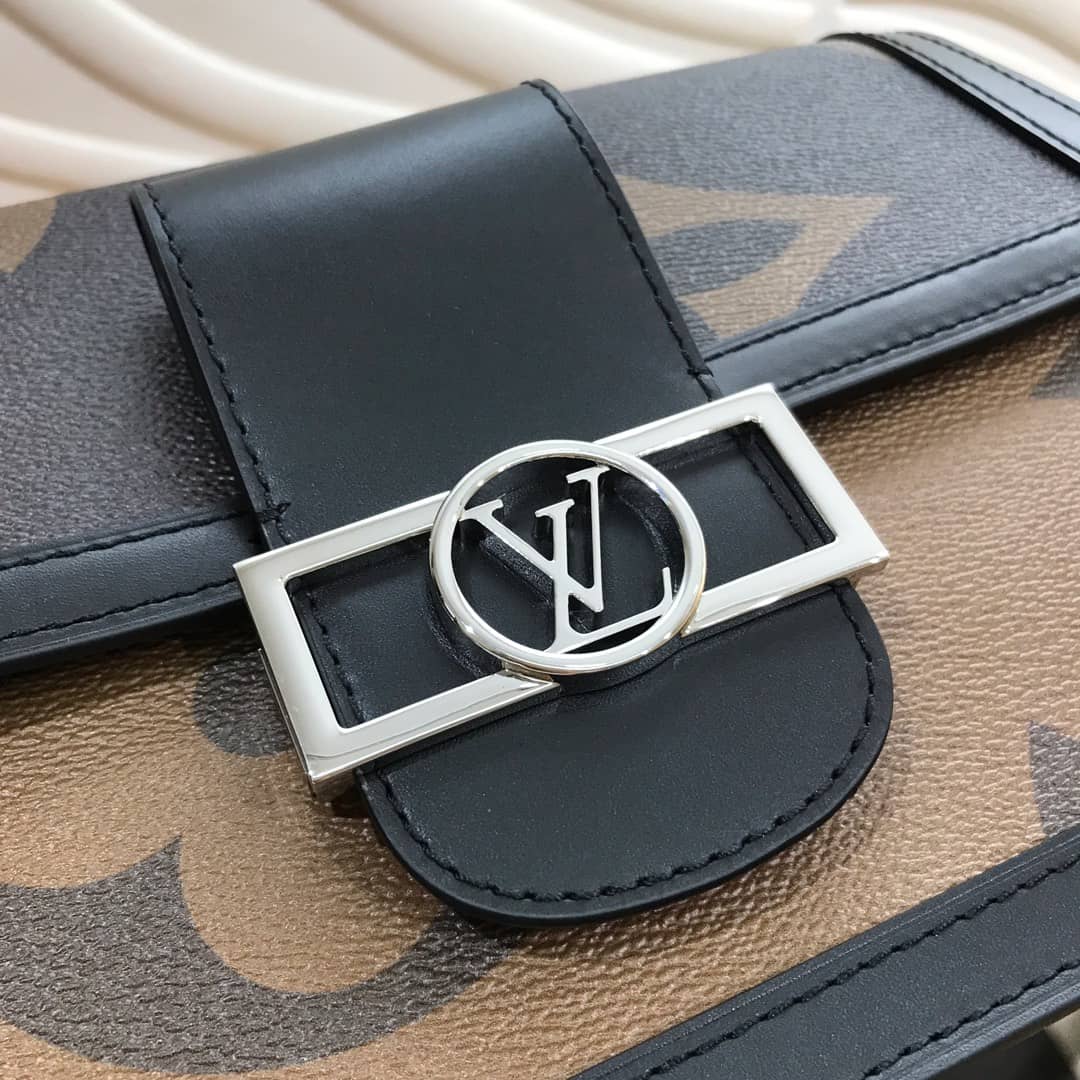 L0vis Vvtt0n Monogram MM Reverse Dauphine Shoulder Bag Replica Black M44391