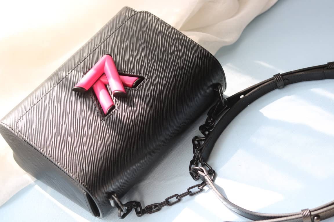 L0vis Vvtt0n Textured Epi Leather Twist Series Bag Black