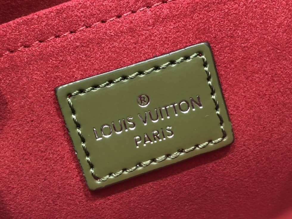 L0vis Vvtt0n Cluny Mini Epi Leather M58928 Replica Shoulder Bag